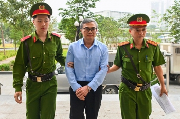 Cựu Thứ trưởng Bộ Công thương Hoàng Quốc Vượng và 11 bị cáo hầu tòa