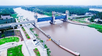 ĐBSCL tranh thủ lấy nước phục vụ sản xuất và kiểm soát hạn mặn