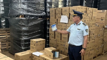 Cao điểm chống buôn lậu, hàng giả: 'Siết' các mặt hàng thiết yếu như sữa, thuốc, mỹ phẩm