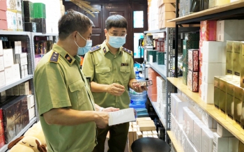 Cảnh báo mỹ phẩm được 'hô biến' thành thuốc