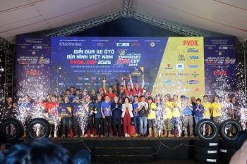 Nguyễn Đình Hiếu lập hat-trick vô địch giữa chảo bùn PVOIL VOC 2025