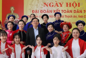 Phó Thủ tướng Hồ Quốc Dũng dự Ngày hội Đại đoàn kết toàn dân tộc tại khu dân cư Nà Cốc, Cao Bằng