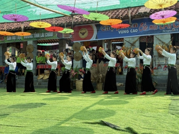 Đa dạng sắc màu văn hóa tháng 5 'Bác Hồ trong trái tim đồng bào'