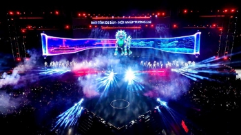 'Bùng nổ' cảm xúc trong đêm khai mạc Huế Wonderverse Music Fest 2026