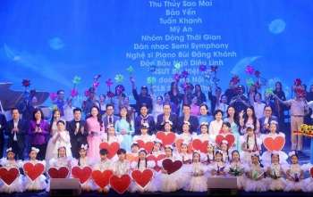 Chủ tịch Quốc hội dự chương trình 'Kết nối yêu thương', chung tay hỗ trợ phụ nữ, trẻ em có hoàn cảnh khó khăn