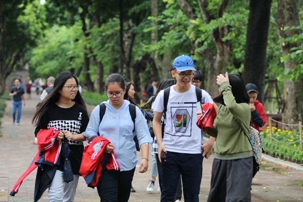 Bắc Bộ và Trung Bộ nắng nóng, chiều tối có mưa dông