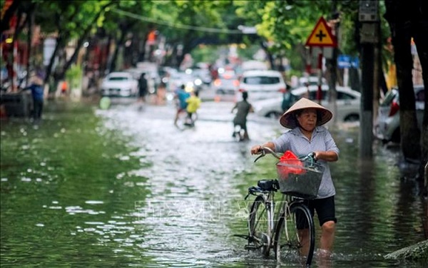 Mưa dông bao phủ nhiều khu vực, Bắc Bộ có nơi mưa trên 100mm