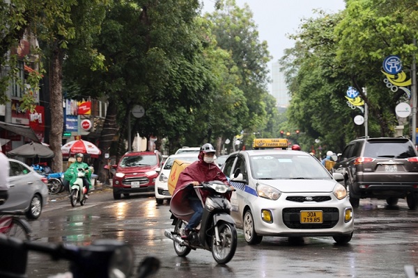 Bắc Bộ và Bắc Trung Bộ tiếp tục mưa dông, nhiều vùng biển gió mạnh